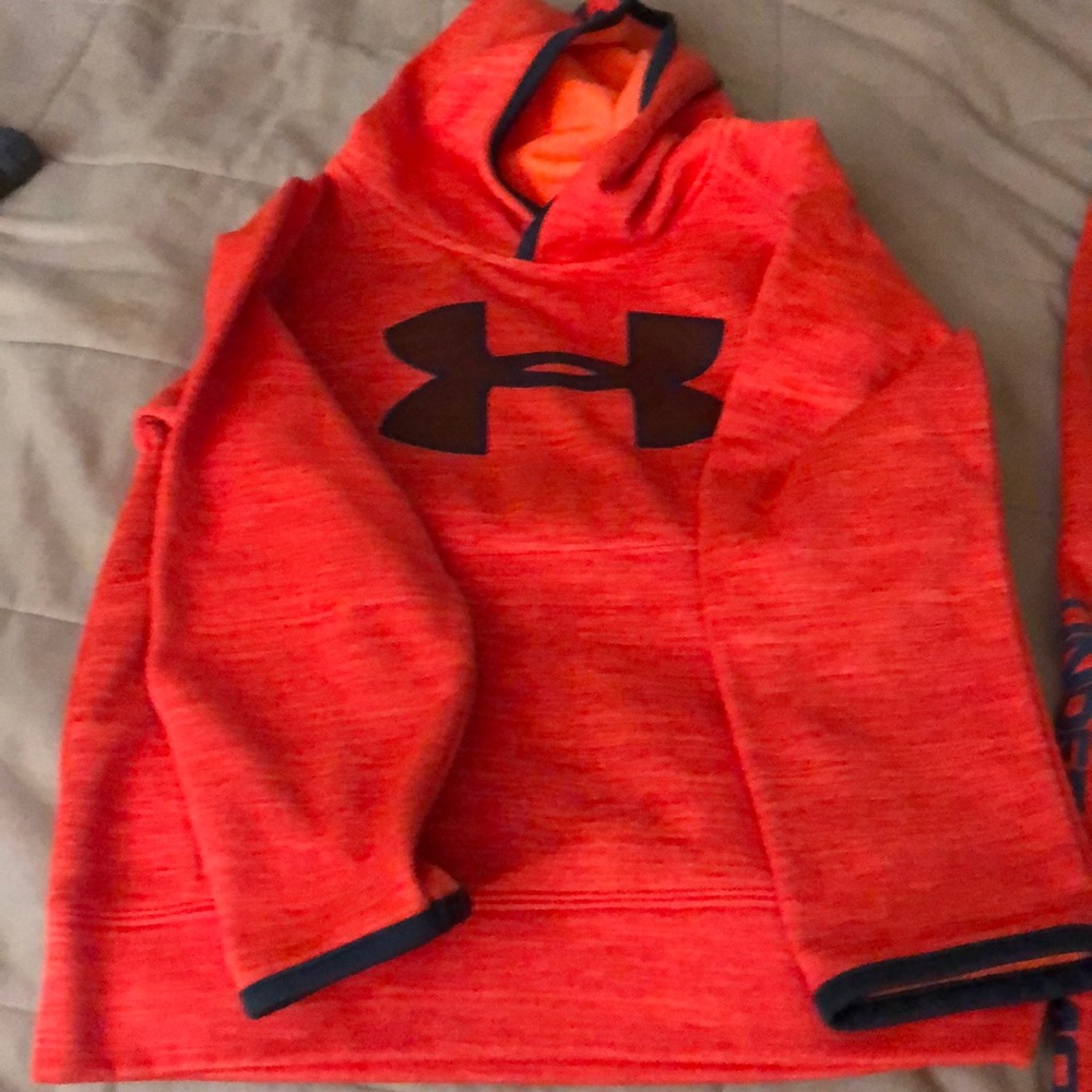 Boys under armour pants and sweatshirt 6